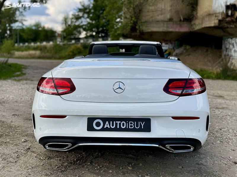 Mercedes-Benz Třídy C CABRIO 300d AMG - fotka 31 z 49