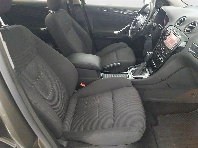Ford Mondeo (2010) 2.0 TDCi, Automat, Tažné - fotka 9 z 20