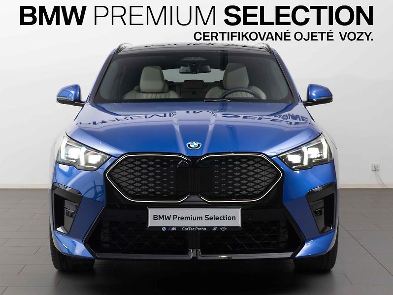 BMW iX2 xDrive30 - fotka 2 z 22