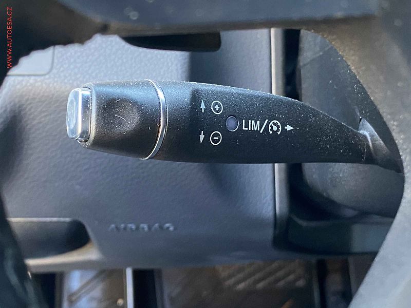 Mercedes-Benz Třídy E (2015) 2.0i E200, AT, LED, navi, - fotka 13 z 18