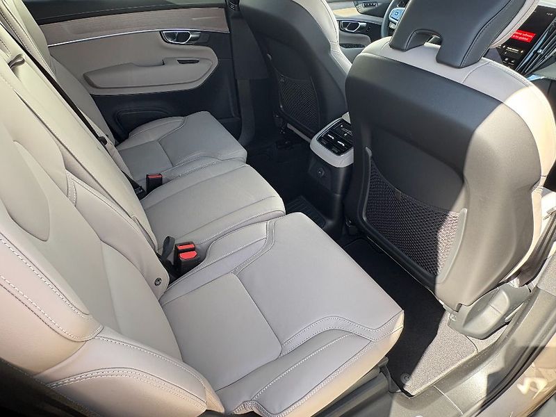 Volvo XC90 Plus Dark T8 299kW - fotka 17 z 25