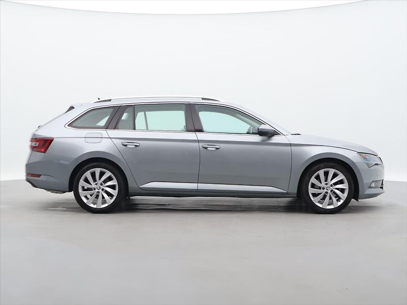 Škoda Superb 1,5 TSI 110kW CZ Xenon Navi - fotka 8 z 29
