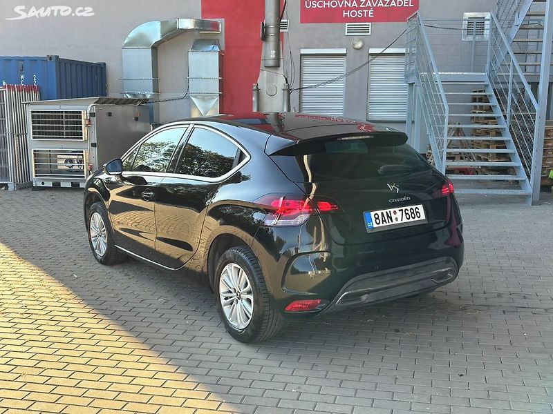 Citroën DS4 (2012) 1.6i, 88kw - fotka 3 z 18