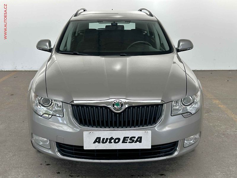 Škoda Superb (2012) 2.0 TDI 4x4, ČR, DSG, výhřev - fotka 2 z 15