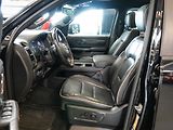 Dodge RAM (2022) 5.7 Limited Night Edition 22 - náhled 13