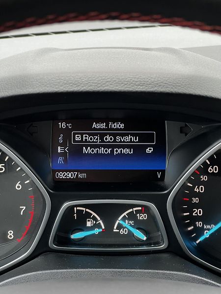 Ford Kuga 1.5 EcoBoost ST Line TZ  - fotka 9 z 16