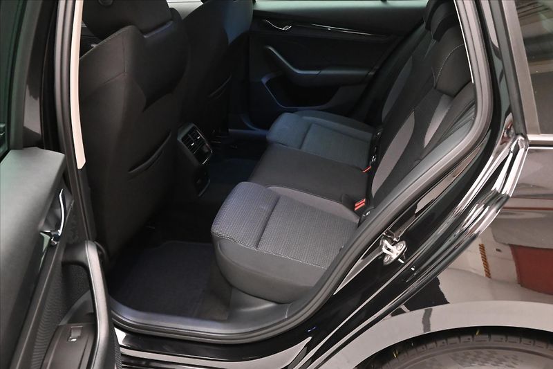 Škoda Octavia 2,0 TDI 110KW DSG Ambition Zár - fotka 14 z 32