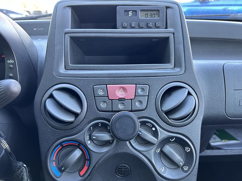 Fiat Panda (2009) 1.1i 40 KW naj.111 tis km - fotka 18 z 20