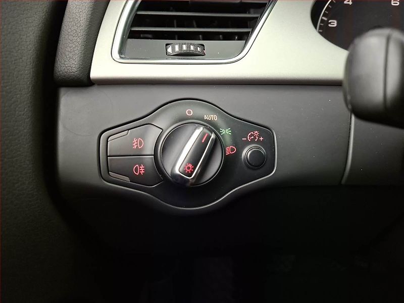 Audi A4 (2008) 2.0 TFSI, Navi, Xenony - fotka 20 z 20