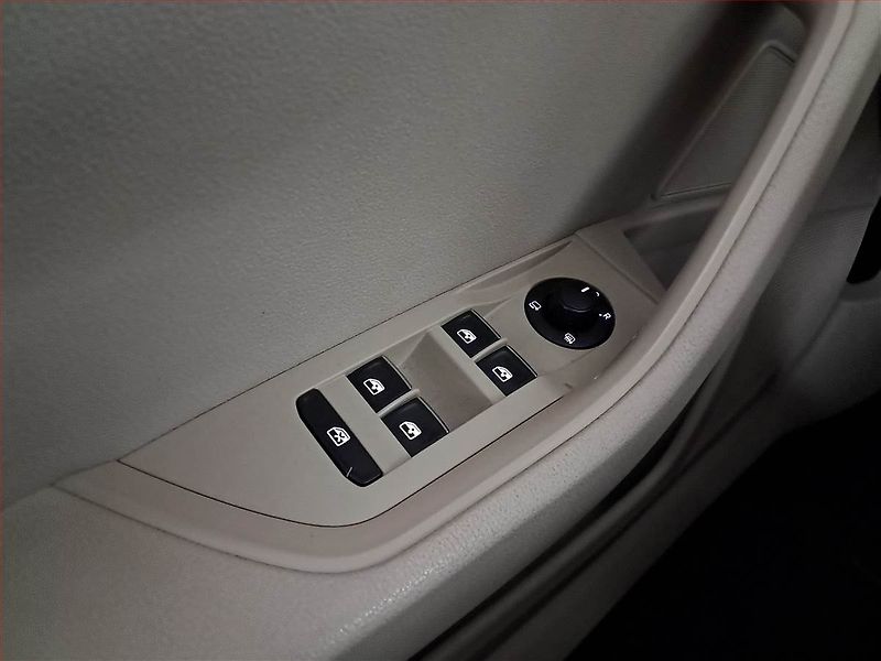 Škoda Superb (2016) 2.0 TDI, Automat, Kůže, Navi - fotka 23 z 23
