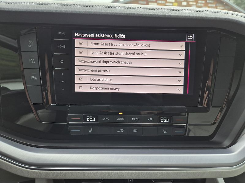 Volkswagen Touareg 3,0TDi 170kw 4x4 DSG TZ 19ALU - fotka 25 z 43