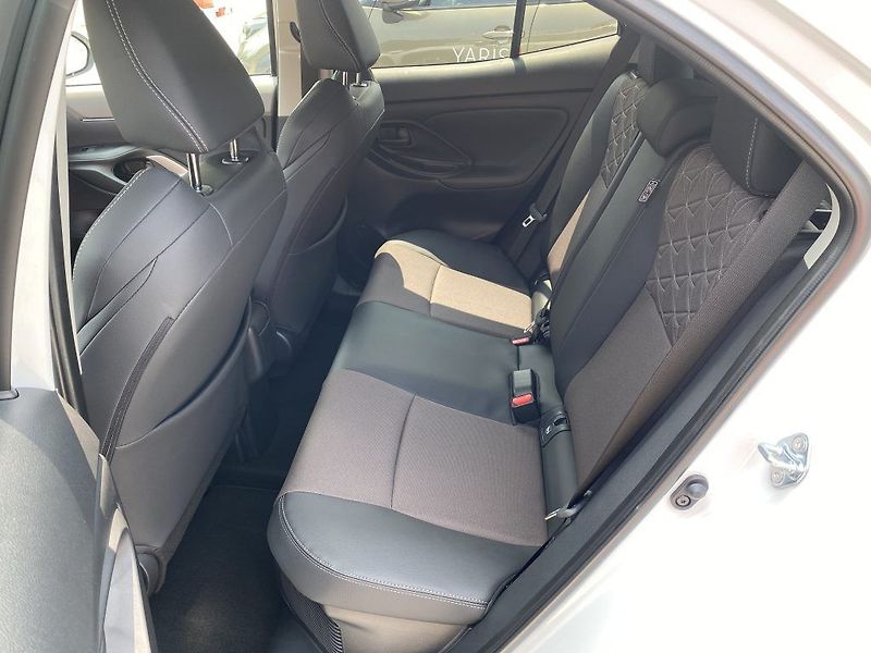 Toyota Yaris Cross 1.5 Hybrid 130 k 2x4 Executive - fotka 11 z 26