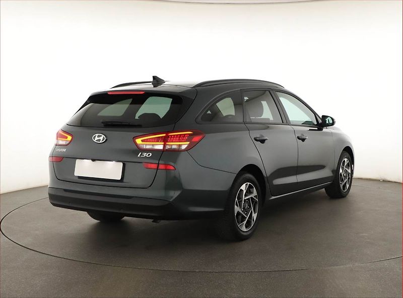 Hyundai i30 (2024) Family Smart 1.5 DPI, Navi - fotka 5 z 20
