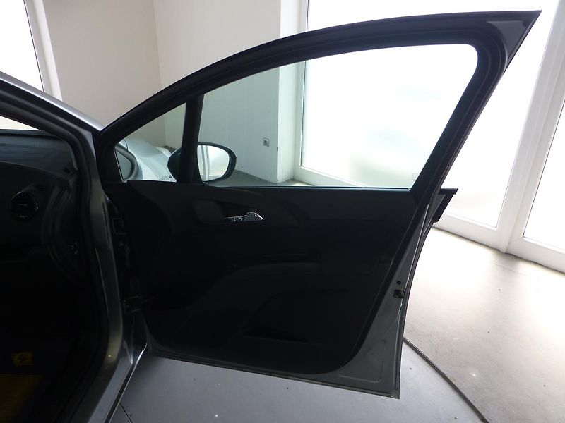 Opel Meriva (2011) 1,4i-88KW**KLIMA*ALU**TEMPOMAT - fotka 12 z 26