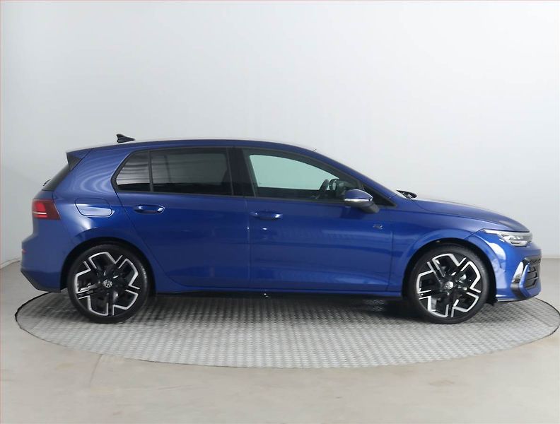Volkswagen Golf (2026) R-Line 1.5 TSI - fotka 6 z 19