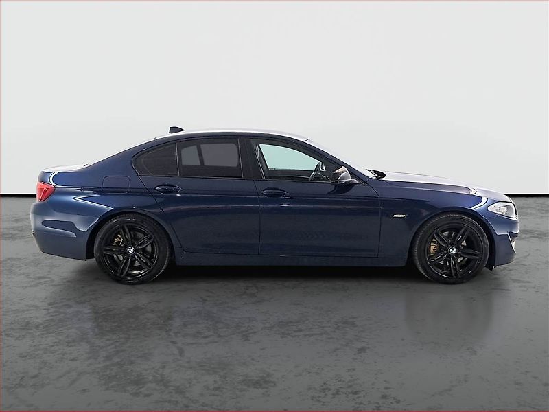 BMW Řada 5 (2012) 520d, Automat, Kůže, Navi - fotka 6 z 23