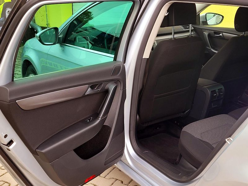 Volkswagen Passat 2,0TDi *SERV.KNIHA* PERFEKTNÍ  - fotka 19 z 48