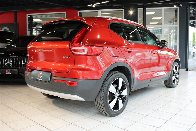 Volvo XC40 D4 AWD Momentum PilotAs/360°/P - fotka 6 z 32