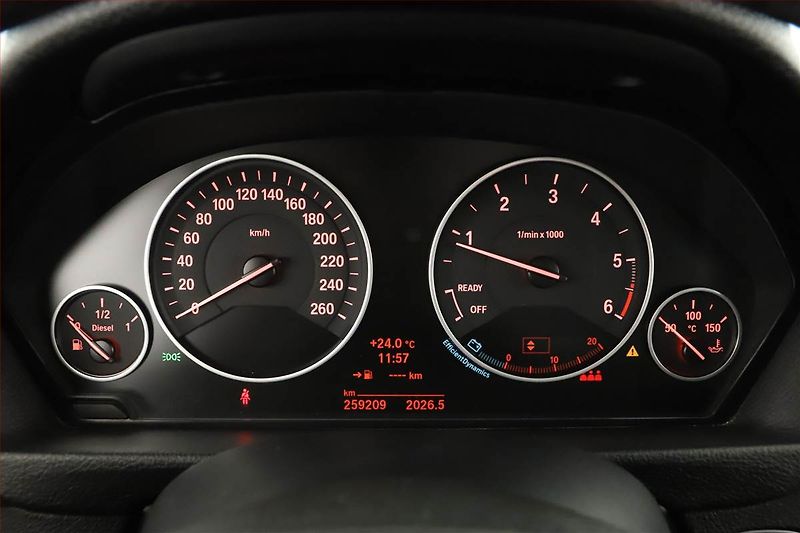 BMW Řada 3 (2014) 320 d xDrive, 4X4, Navi - fotka 9 z 20