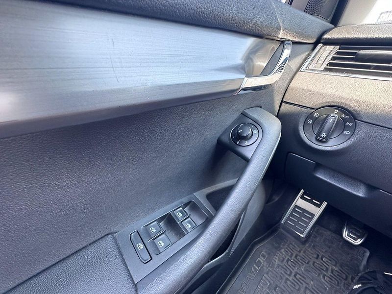 Škoda Octavia (2015) 1,4 TSI 110 KW SERVIS STK - fotka 21 z 50