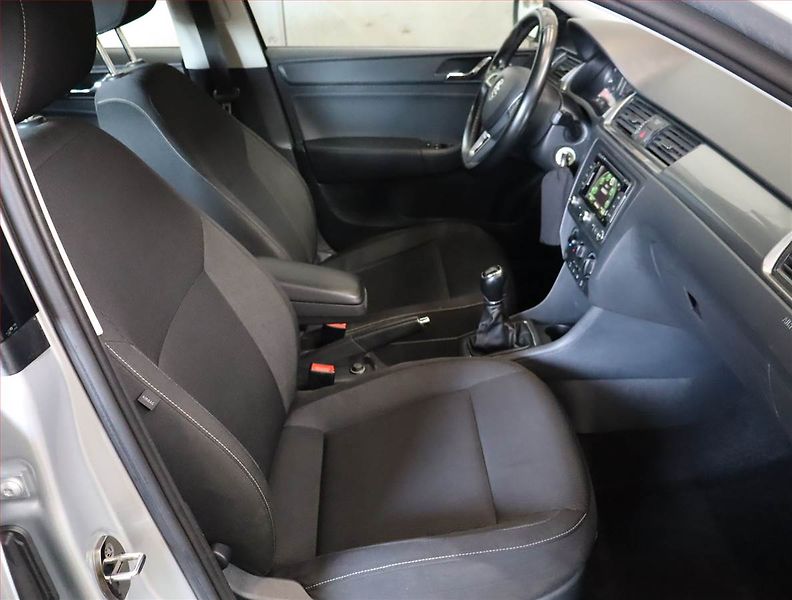 Škoda Rapid (2015) Spaceback 1.2 TSI, Tempomat - fotka 9 z 22