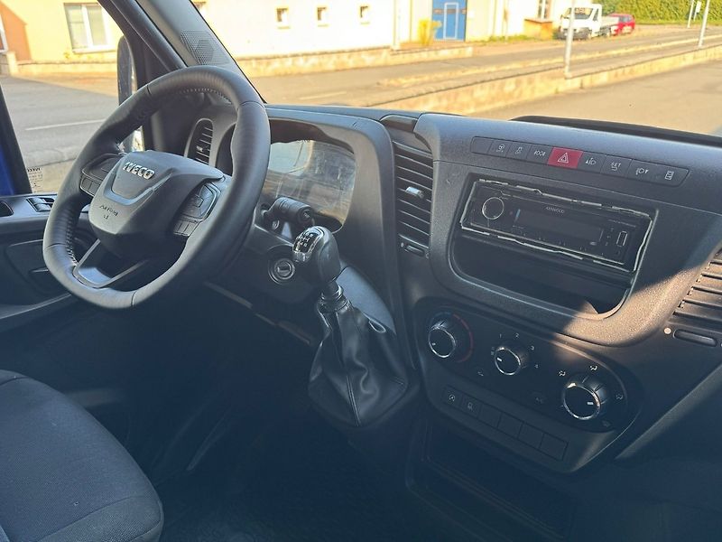 Iveco Daily (2021) 35S16 plachta 10 pal + spaní - fotka 19 z 38