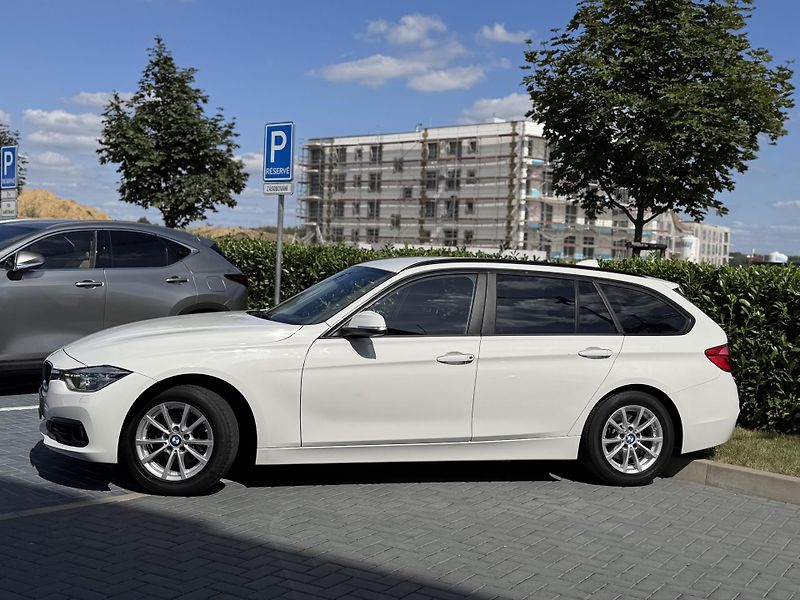 BMW Řada 3 (2018) 318i 100 kw / automat - fotka 2 z 17
