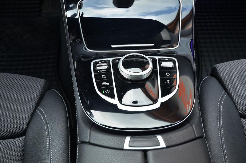 Mercedes-Benz Třídy E (2019) E 220d // REZERVOVÁNO // - fotka 31 z 46
