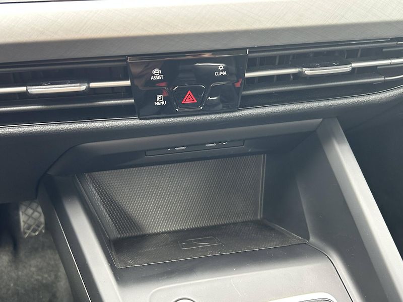 Volkswagen Golf Life 1,0TSi - fotka 18 z 22