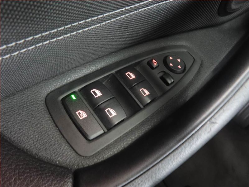 BMW X1 (2016) sDrive18d, Automat, Bi-Xenony - fotka 16 z 20