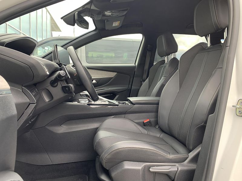 Peugeot 3008 GT 1.5 BlueHDi 96kW AT8 - fotka 17 z 29