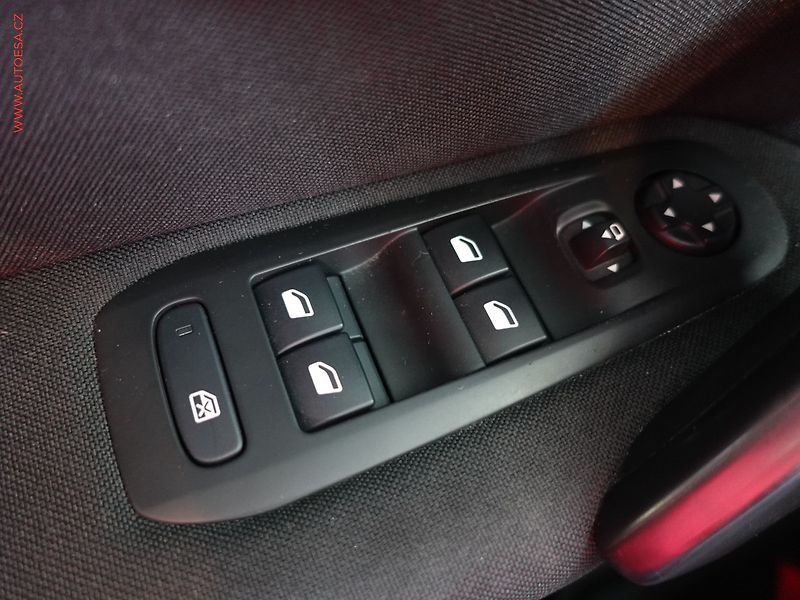Peugeot 308 (2018) 1.5 HDi, Navi, AC - fotka 14 z 22