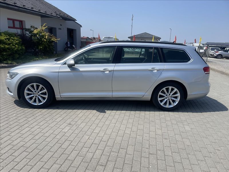 Volkswagen Passat 2,0 TDi 110kw Radar DSG GPS Hi - fotka 39 z 43