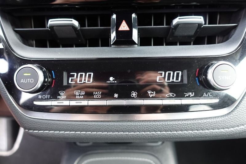Toyota Corolla 2,0 HEV Style TS - fotka 23 z 33