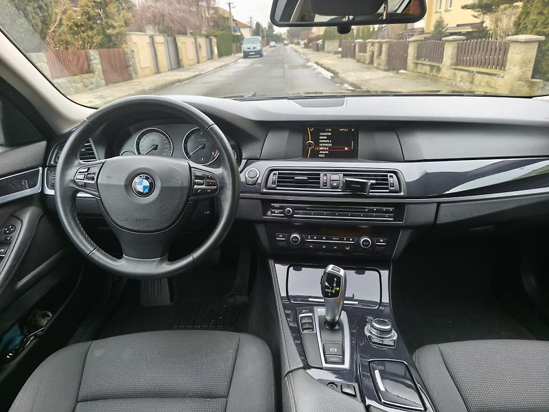 BMW Řada 5 (2013)  520 D -CZ SERVISKA - fotka 13 z 20