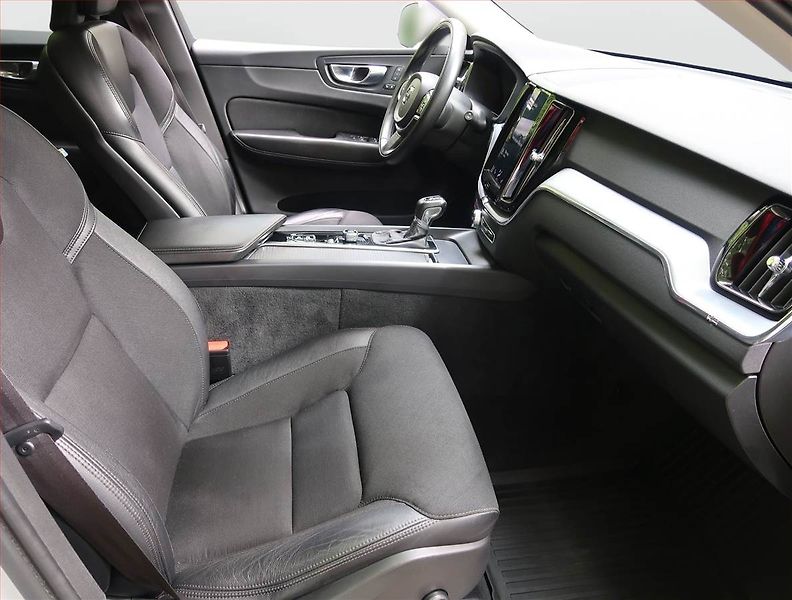Volvo XC60 (2019) D4 - fotka 9 z 27