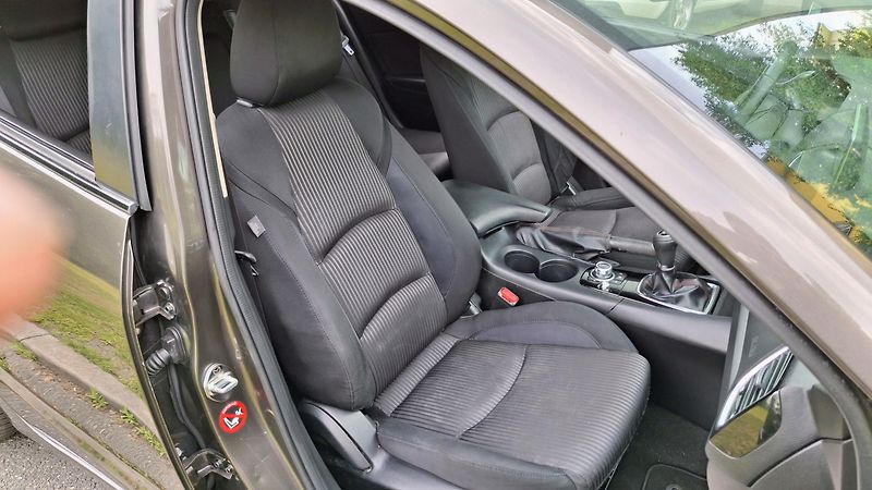 Mazda 3 benzin 121 kw sport line - fotka 40 z 49