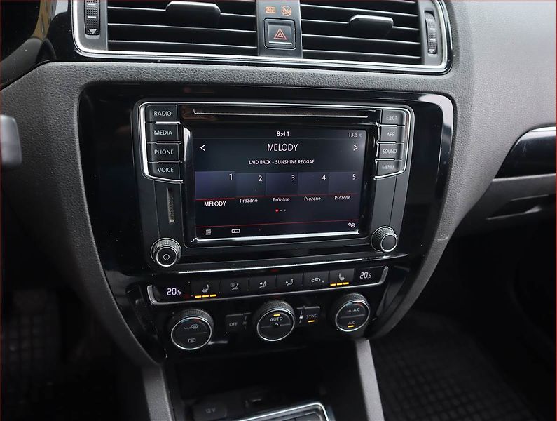 Volkswagen Jetta (2017) Highline 2.0 TDI, Navi - fotka 12 z 19