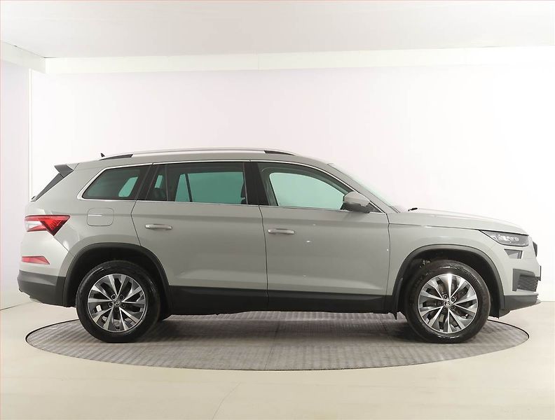Škoda Kodiaq (2022) Style 2.0 TSI, digi klima - fotka 6 z 29