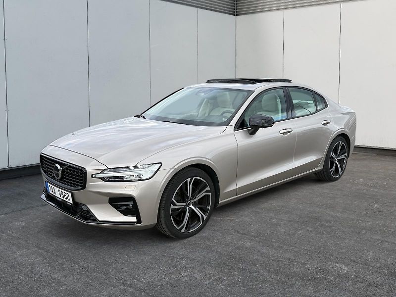 Volvo S60 (2023) ULTIMATE DARK B5 184kW AWD TAŽ - fotografie inzerátu