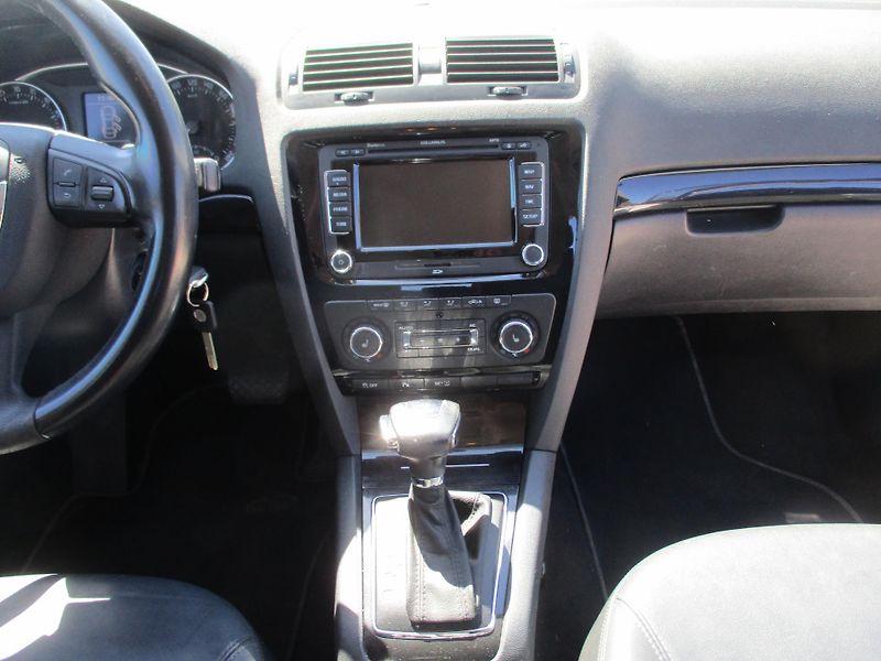 Škoda Octavia (2012) combi II 2,0TDi Laurin&Clement - fotka 6 z 10