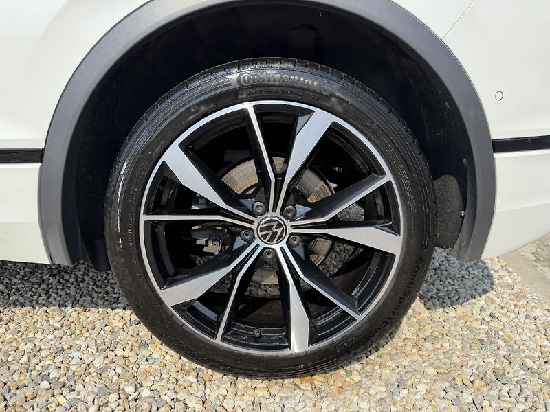 Volkswagen Tiguan R-Line 2,0 TSi/180kW 4x4 DSG - fotka 89 z 114