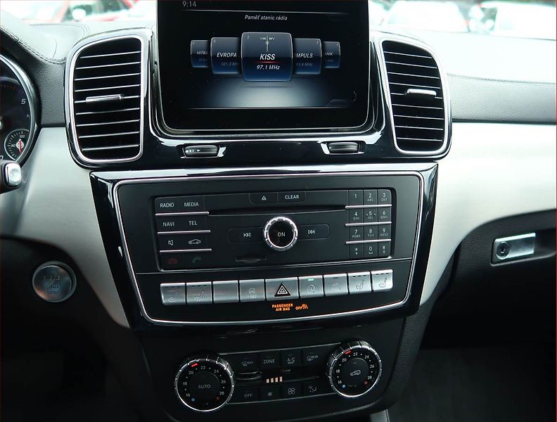 Mercedes-Benz GLE (2018) 350 d 4MATIC - fotka 12 z 17