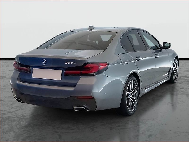 BMW Řada 5 (2021) M Sport 530e - fotka 5 z 22