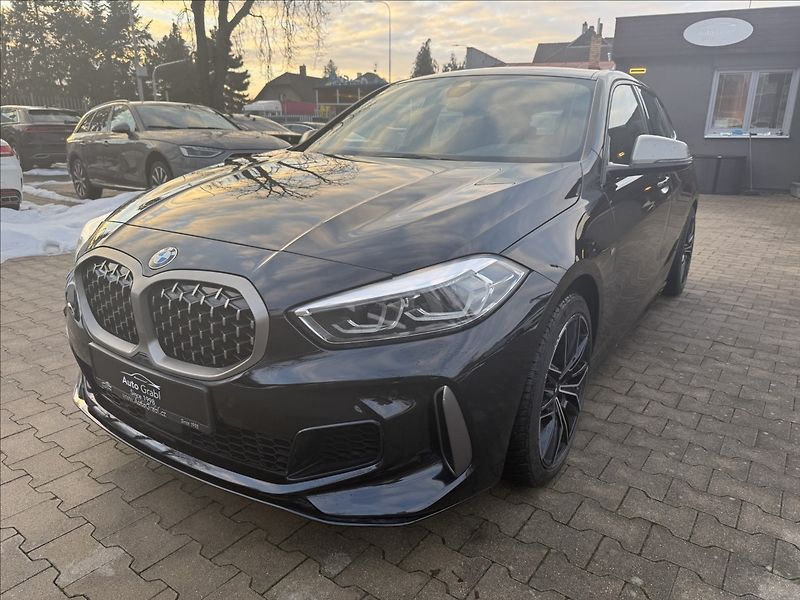 BMW Řada 1 M135i - fotka 4 z 23