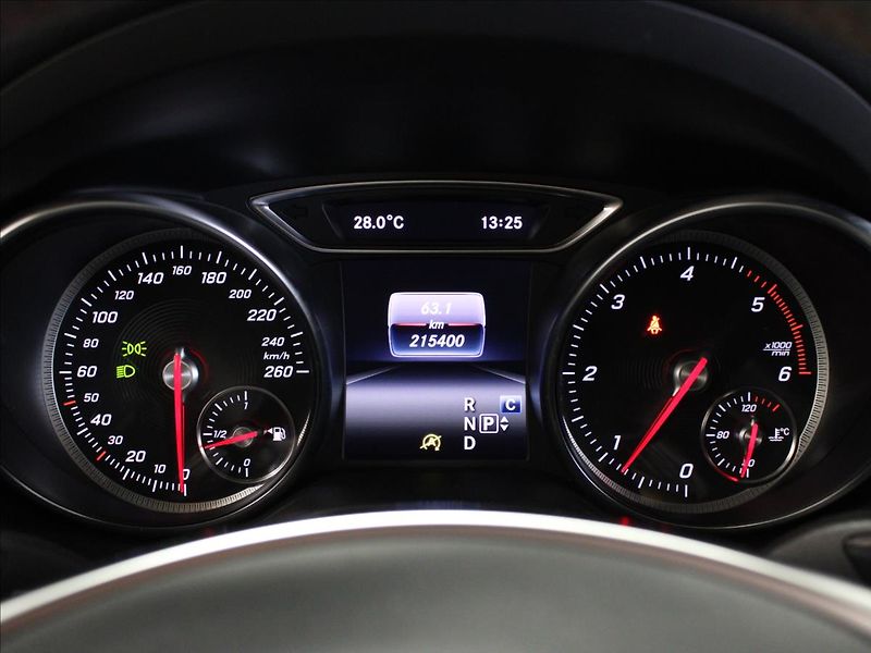 Mercedes-Benz CLA 2,1 CDI 200 4Matic AMG - fotka 23 z 37