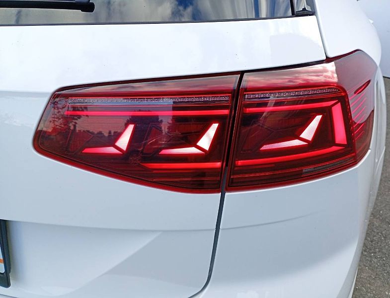 Volkswagen Passat (2021) 2.0 TDI DSG Elegance tažné MAT - fotka 8 z 34