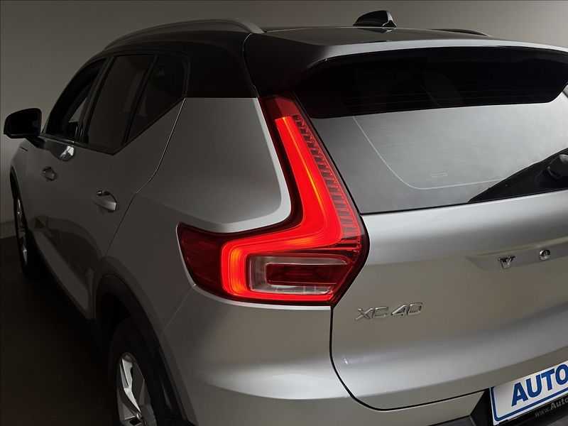 Volvo XC40 2,0 D3 AUTOMAT VÝHŘEV TAŽNÉ - fotka 35 z 41