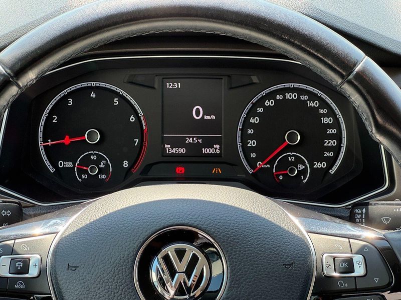 Volkswagen T-Roc (2018) Design 1.0 TSI 85kW - fotka 16 z 35