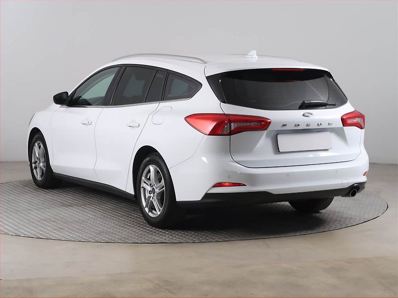 Ford Focus (2020) 1.0 EcoBoost, Tempomat - fotka 4 z 15